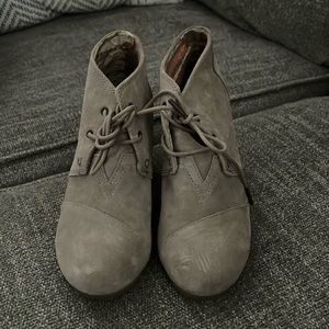 Tom’s wedge ankle Colette boot